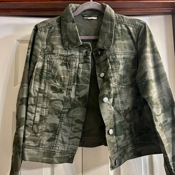 Loft Camouflage Cropped Jean Jacket.  New Without Tags - Picture 3 of 7